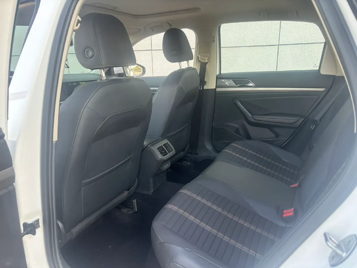 2018 Skoda Karoq 1.4T 150HP L4 7DCT,autocango,china used car exporter,china ev exporter,chinese used car exporter,chinese used ev exporter