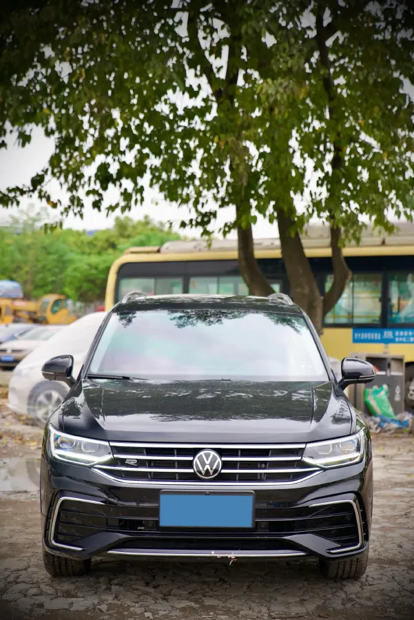 2024 Volkswagen Tiguan L 2.0T 186HP L4 7DCT,autocango,china used car exporter,china ev exporter,chinese used car exporter,chinese used ev exporter