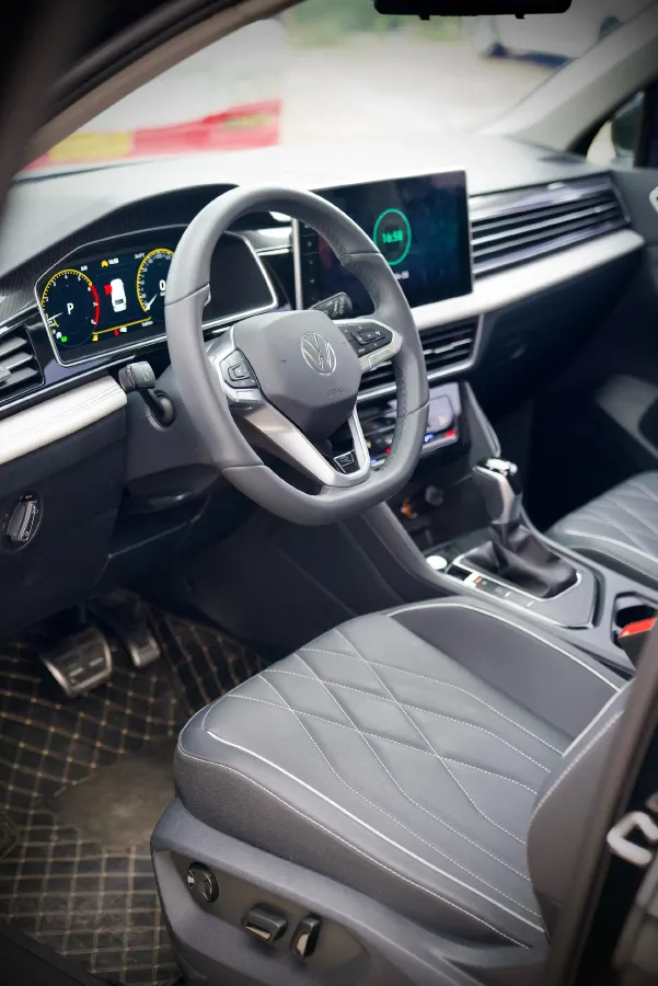 2024 Volkswagen Tiguan L 2.0T 186HP L4 7DCT,autocango,china used car exporter,china ev exporter,chinese used car exporter,chinese used ev exporter