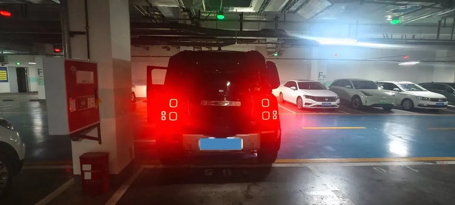 2024 Land Rover Defender 3.0T 400HP L6 8AT,autocango,china used car exporter,china ev exporter,chinese used car exporter,chinese used ev exporter