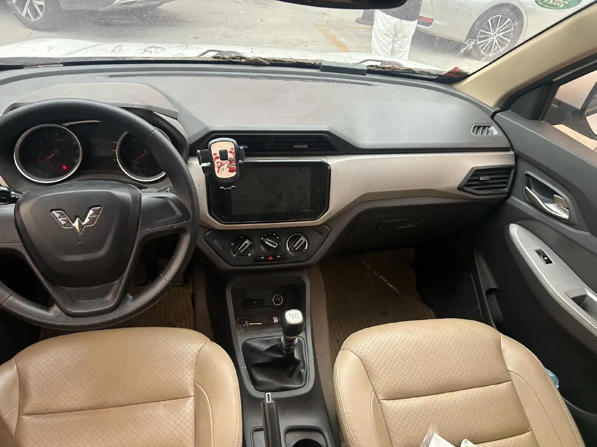 2019 WuLing HongGuang 1.5L 99HP L4 6MT,autocango,china used car exporter,china ev exporter,chinese used car exporter,chinese used ev exporter