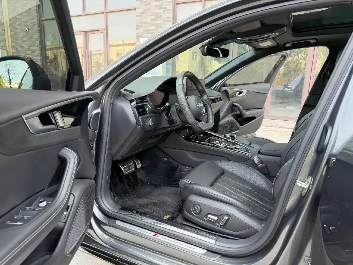 2024 Audi A4L 2.0T 190HP L4 7DCT,autocango,china used car exporter,china ev exporter,chinese used car exporter,chinese used ev exporter