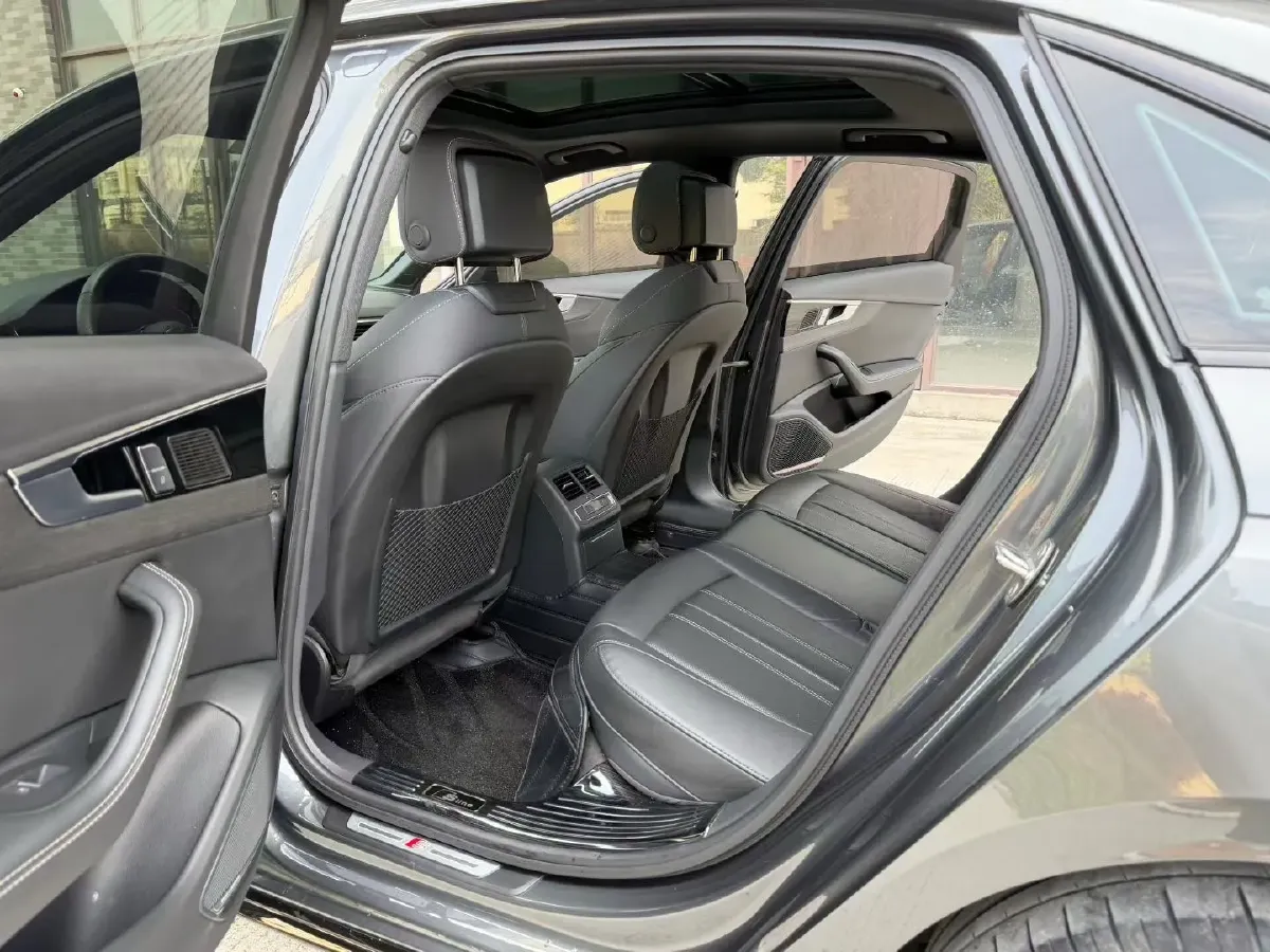 2024 Audi A4L 2.0T 190HP L4 7DCT,autocango,china used car exporter,china ev exporter,chinese used car exporter,chinese used ev exporter