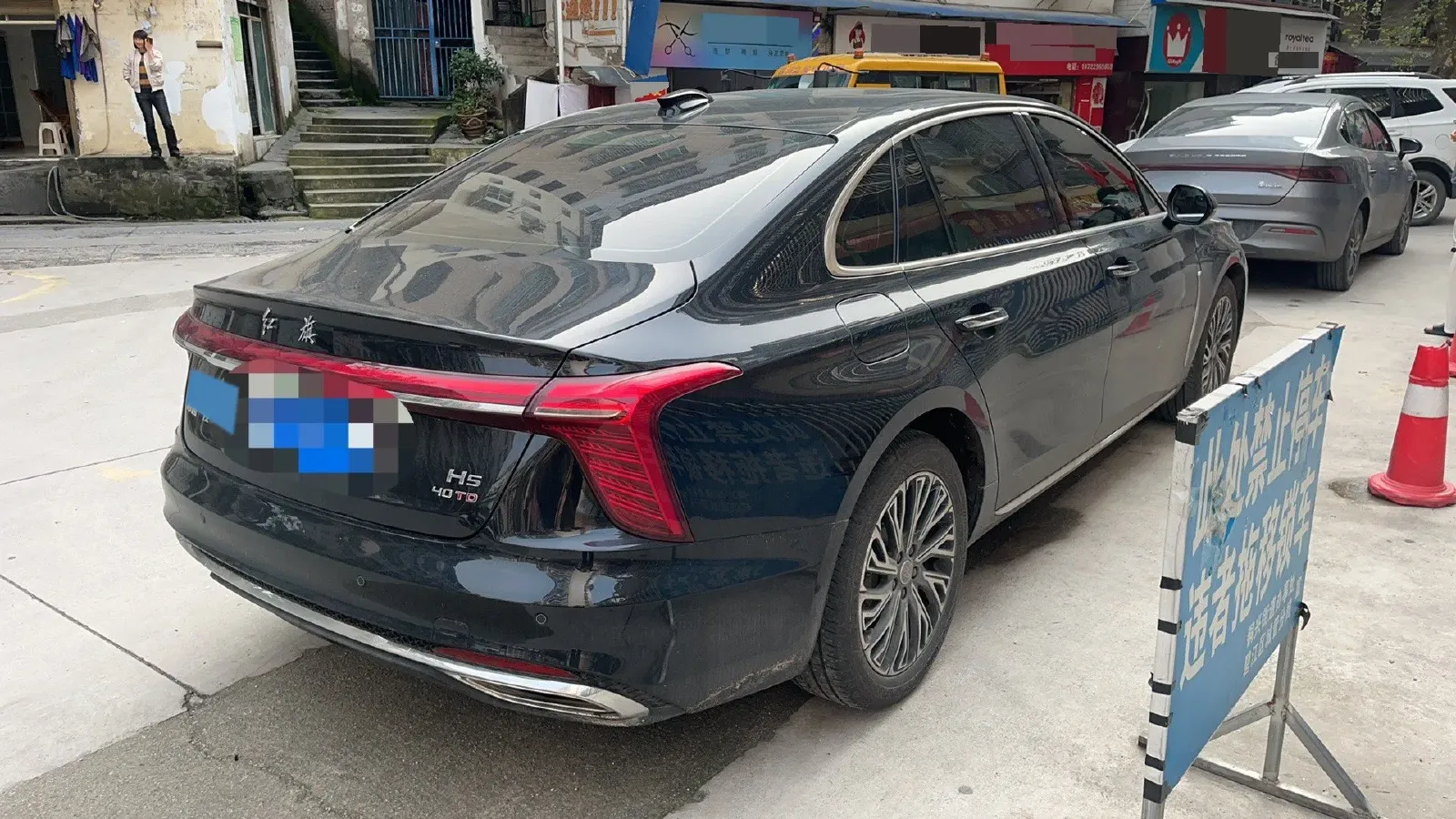 2025 HongQi H5 1.5T 169HP L4 1DHT Hybrid,autocango,china used car exporter,china ev exporter,chinese used car exporter,chinese used ev exporter