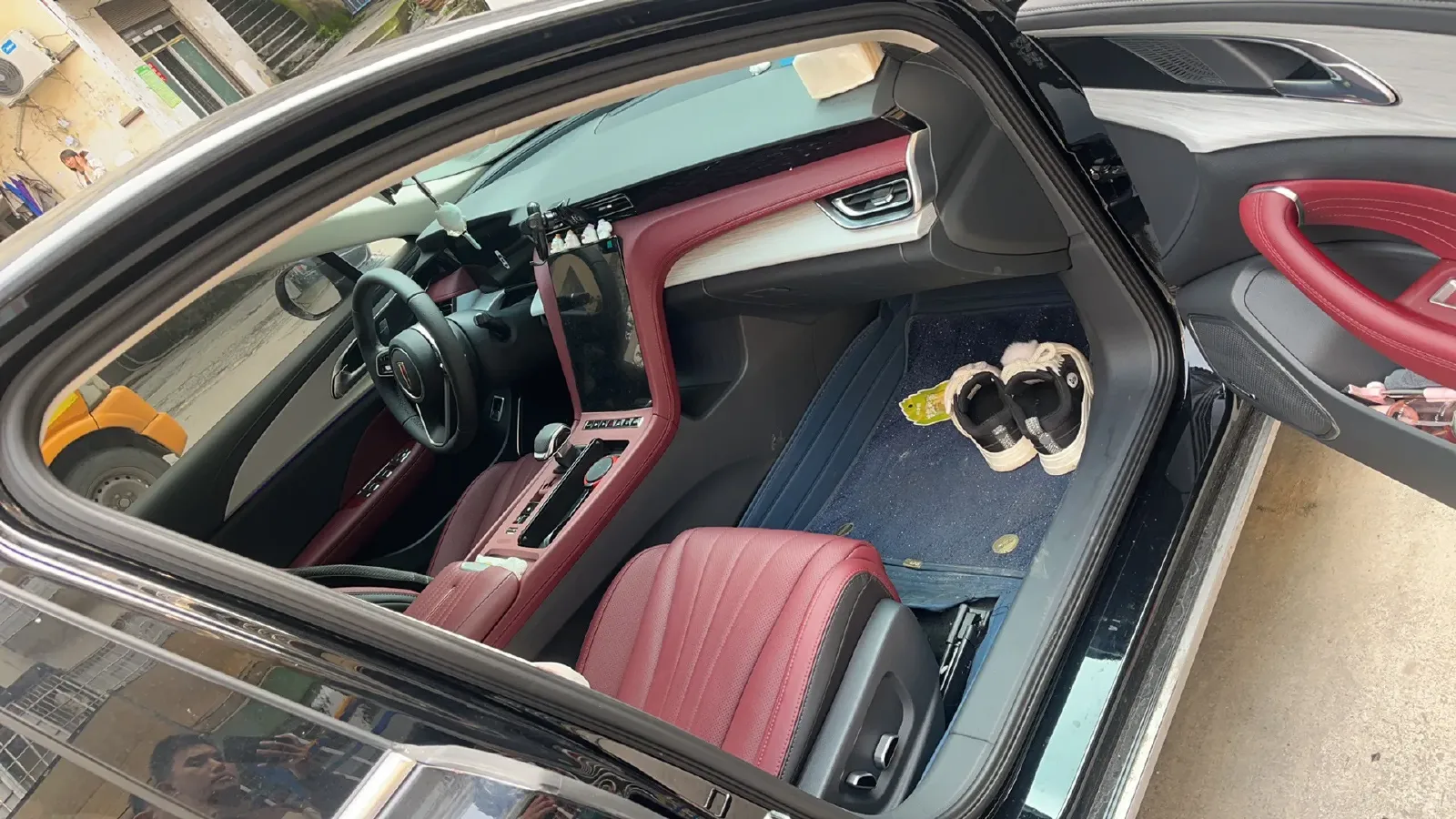 2025 HongQi H5 1.5T 169HP L4 1DHT Hybrid,autocango,china used car exporter,china ev exporter,chinese used car exporter,chinese used ev exporter