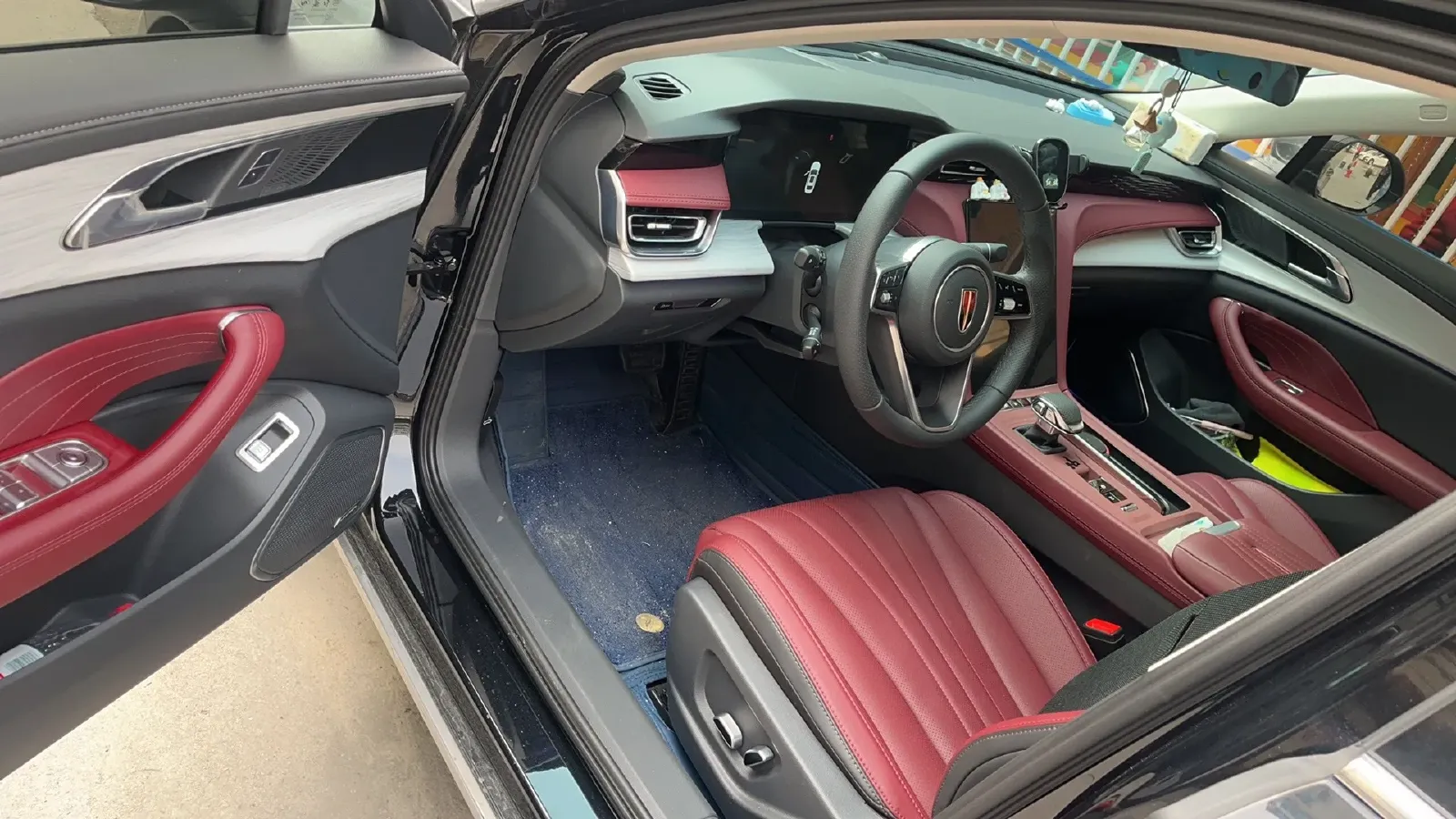 2025 HongQi H5 1.5T 169HP L4 1DHT Hybrid,autocango,china used car exporter,china ev exporter,chinese used car exporter,chinese used ev exporter