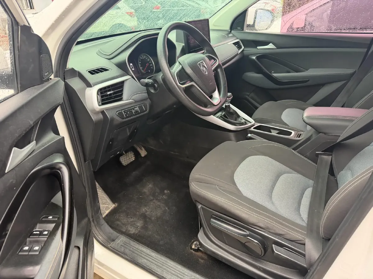 2019 BaoJun 530 1.5T 151HP L4 CVT,autocango,china used car exporter,china ev exporter,chinese used car exporter,chinese used ev exporter