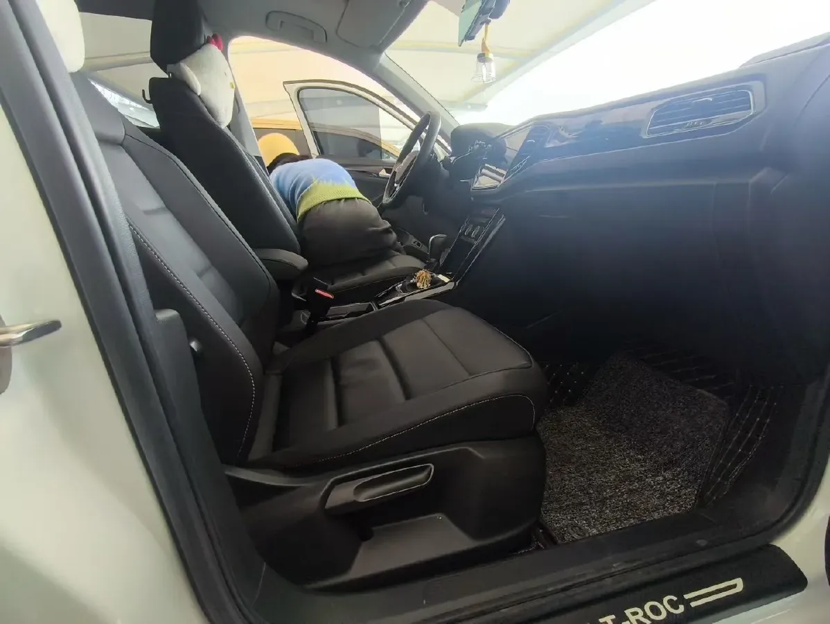 2021 Volkswagen T-Roc 1.4T 150HP L4 7DCT,autocango,china used car exporter,china ev exporter,chinese used car exporter,chinese used ev exporter