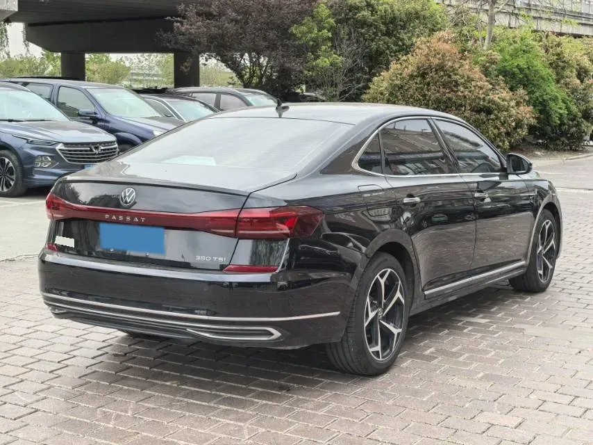 2025 Volkswagen Passat 2.0T 220HP L4 7DCT,autocango,china used car exporter,china ev exporter,chinese used car exporter,chinese used ev exporter