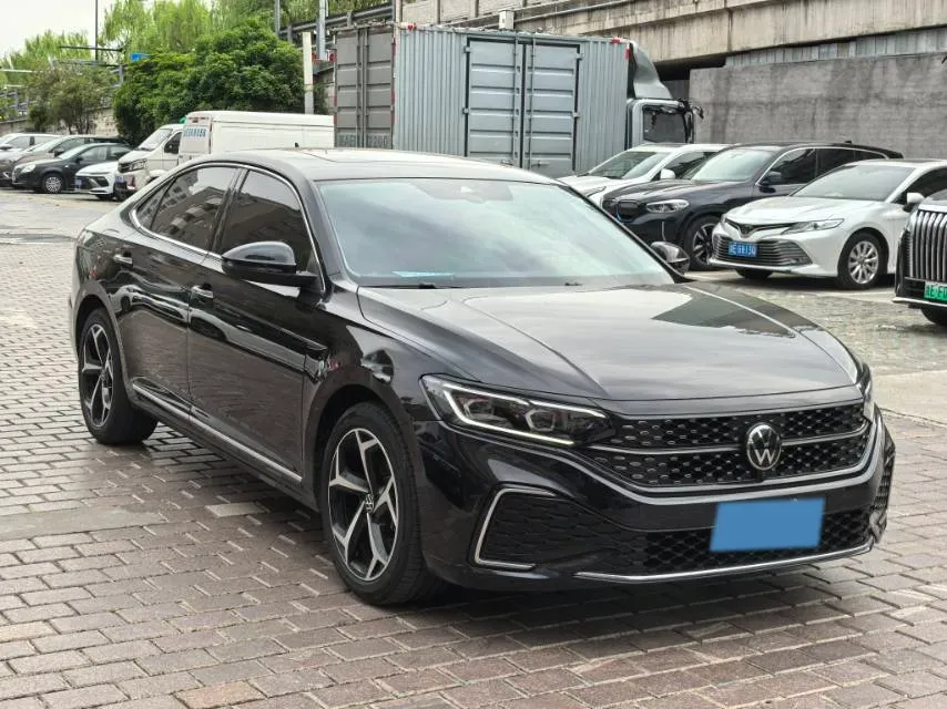 2025 Volkswagen Passat 2.0T 220HP L4 7DCT,autocango,china used car exporter,china ev exporter,chinese used car exporter,chinese used ev exporter