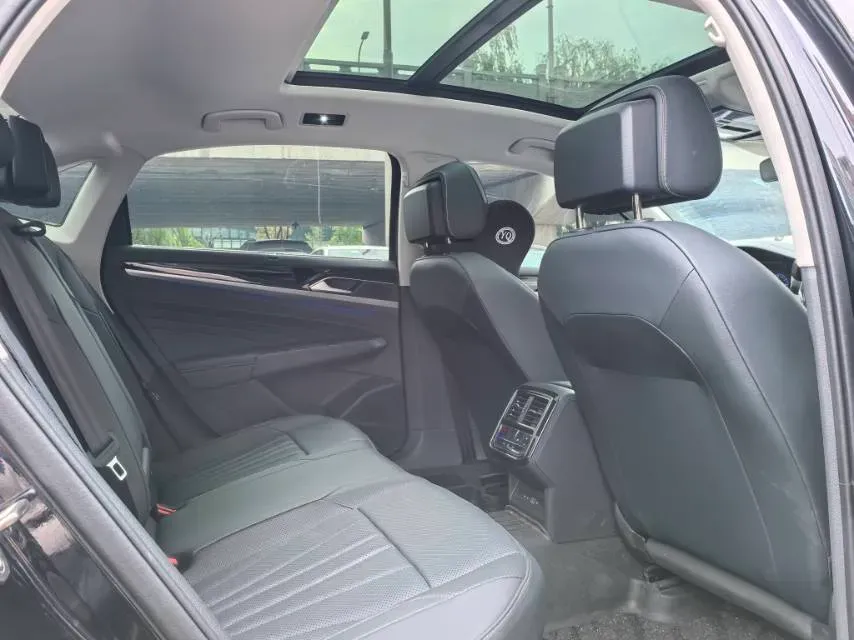 2025 Volkswagen Passat 2.0T 220HP L4 7DCT,autocango,china used car exporter,china ev exporter,chinese used car exporter,chinese used ev exporter