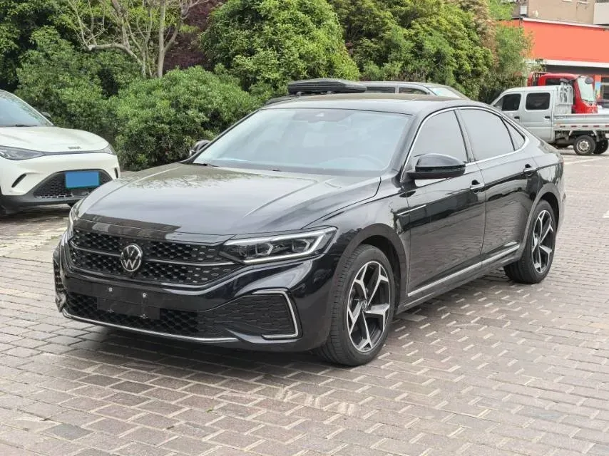 2025 Volkswagen Passat 2.0T 220HP L4 7DCT,autocango,china used car exporter,china ev exporter,chinese used car exporter,chinese used ev exporter