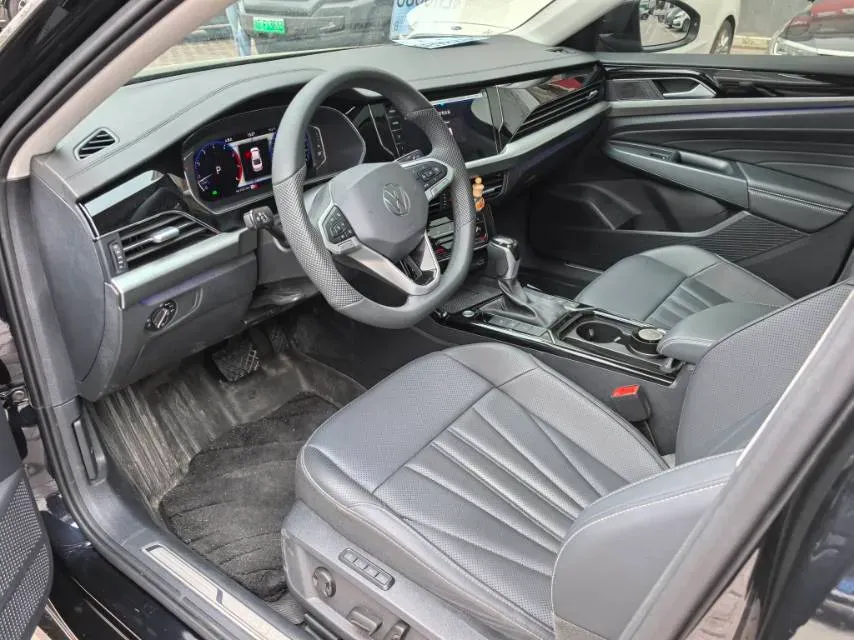 2025 Volkswagen Passat 2.0T 220HP L4 7DCT,autocango,china used car exporter,china ev exporter,chinese used car exporter,chinese used ev exporter