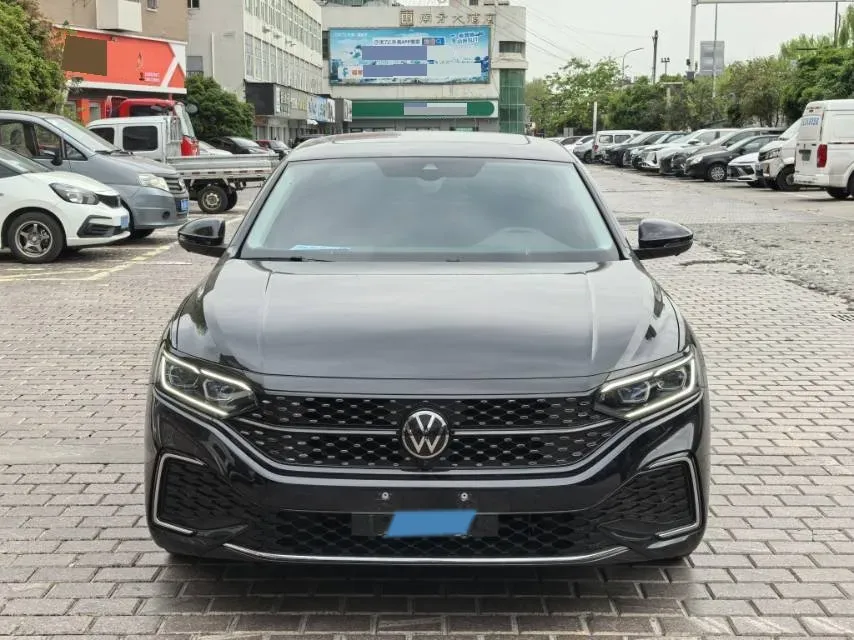 2025 Volkswagen Passat 2.0T 220HP L4 7DCT,autocango,china used car exporter,china ev exporter,chinese used car exporter,chinese used ev exporter