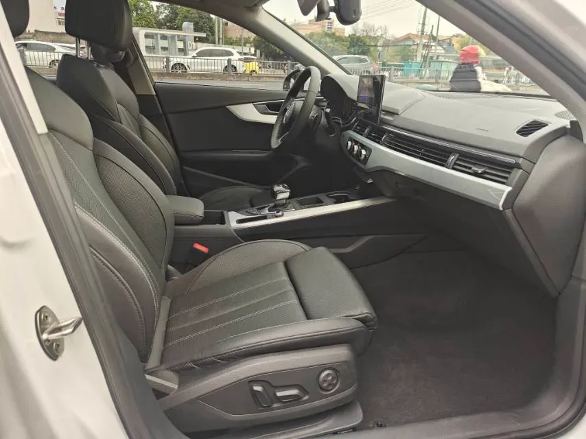 2020 Audi A4L 2.0T 190HP L4 7DCT,autocango,china used car exporter,china ev exporter,chinese used car exporter,chinese used ev exporter