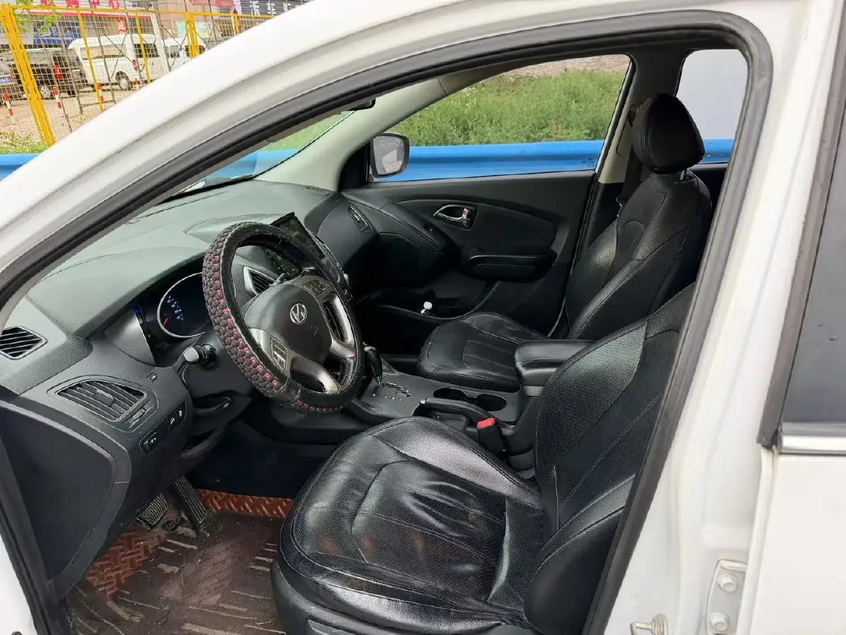 2015 Hyundai ix35 2.0L 165HP L4 6AT,autocango,china used car exporter,china ev exporter,chinese used car exporter,chinese used ev exporter