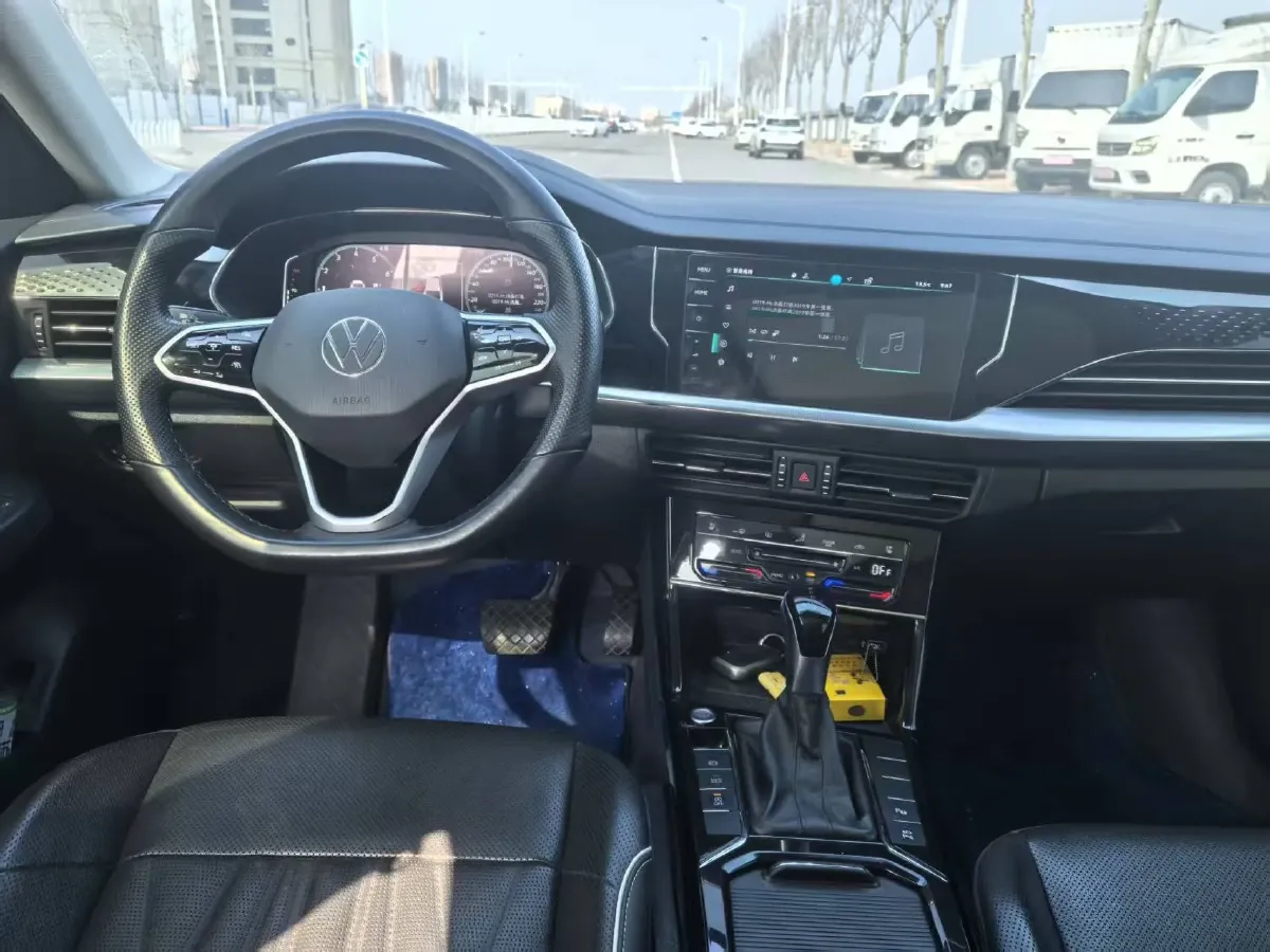 2023 Volkswagen Passat 2.0T 186HP L4 7DCT,autocango,china used car exporter,china ev exporter,chinese used car exporter,chinese used ev exporter