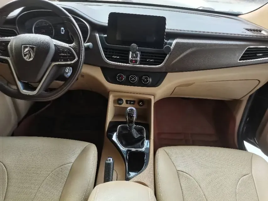 2017 BaoJun 730 1.5T 150HP L4 6MT,autocango,china used car exporter,china ev exporter,chinese used car exporter,chinese used ev exporter