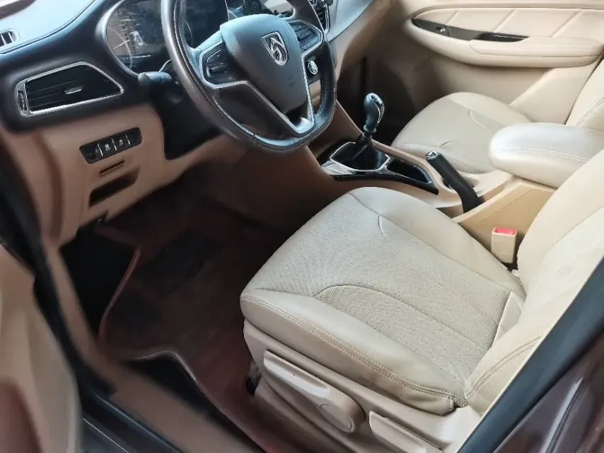 2017 BaoJun 730 1.5T 150HP L4 6MT,autocango,china used car exporter,china ev exporter,chinese used car exporter,chinese used ev exporter