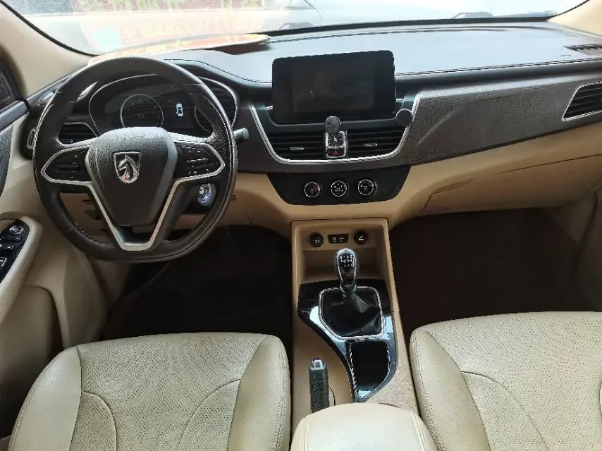 2017 BaoJun 730 1.5T 150HP L4 6MT,autocango,china used car exporter,china ev exporter,chinese used car exporter,chinese used ev exporter