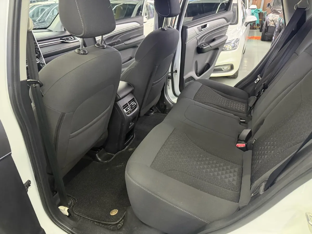 2021 Haval M6 1.5T 150HP L4 7DCT,autocango,china used car exporter,china ev exporter,chinese used car exporter,chinese used ev exporter