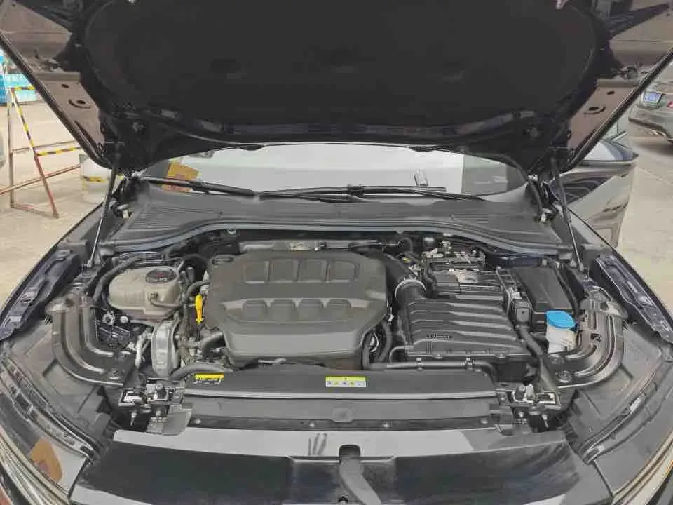 2024 Volkswagen Magotan 2.0T 220HP L4 7DCT,autocango,china used car exporter,china ev exporter,chinese used car exporter,chinese used ev exporter