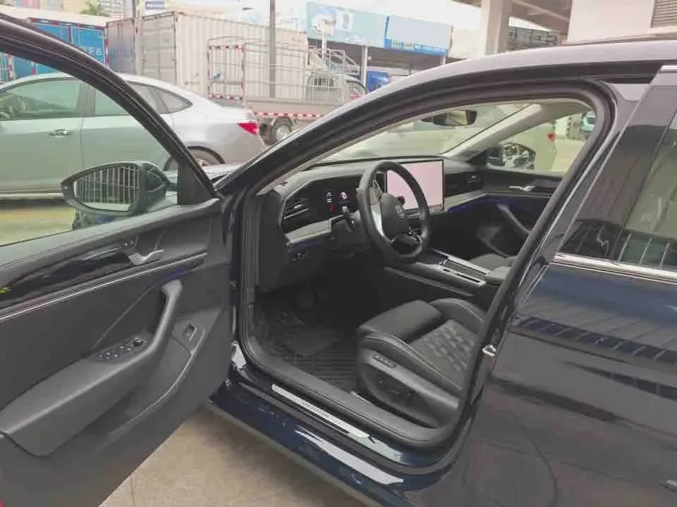 2024 Volkswagen Magotan 2.0T 220HP L4 7DCT,autocango,china used car exporter,china ev exporter,chinese used car exporter,chinese used ev exporter