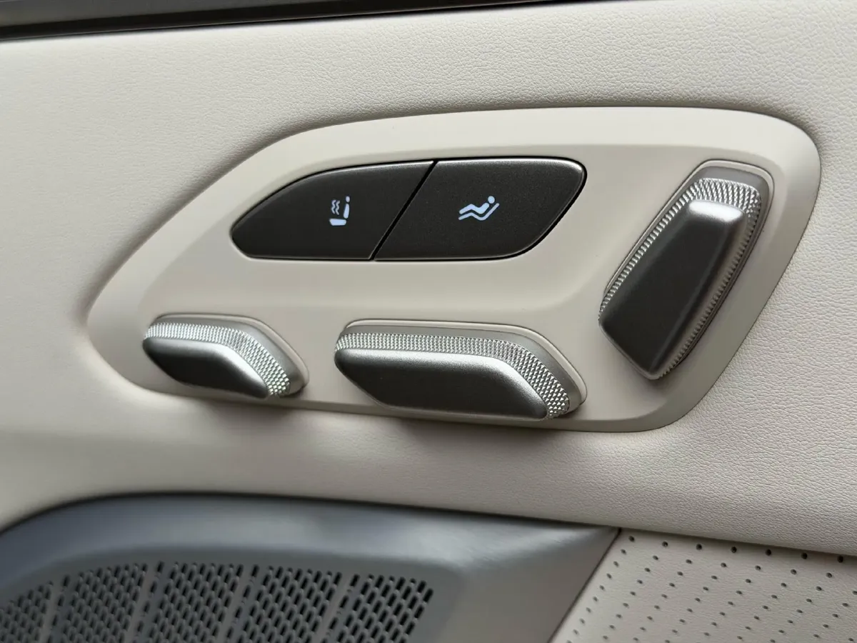 2025 ONVO L90 BEV,autocango,china used car exporter,china ev exporter,chinese used car exporter,chinese used ev exporter