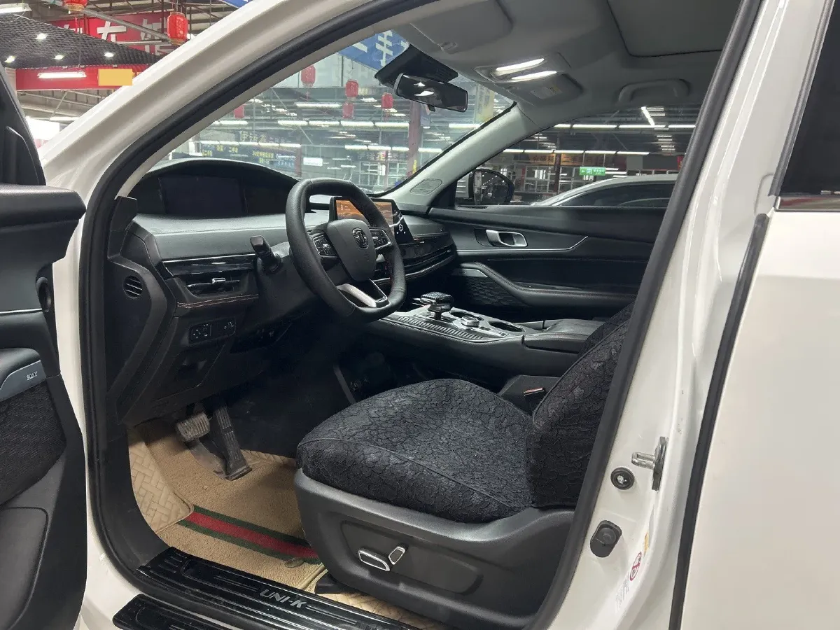 2021 ChangAn UNI-K 2.0T 233HP L4 8AT,autocango,china used car exporter,china ev exporter,chinese used car exporter,chinese used ev exporter