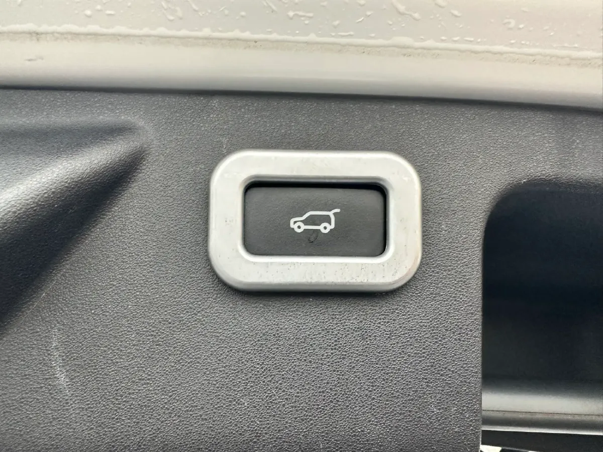 2018 Land Rover Discovery Sport 2.0T 241HP L4 9AT,autocango,china used car exporter,china ev exporter,chinese used car exporter,chinese used ev exporter