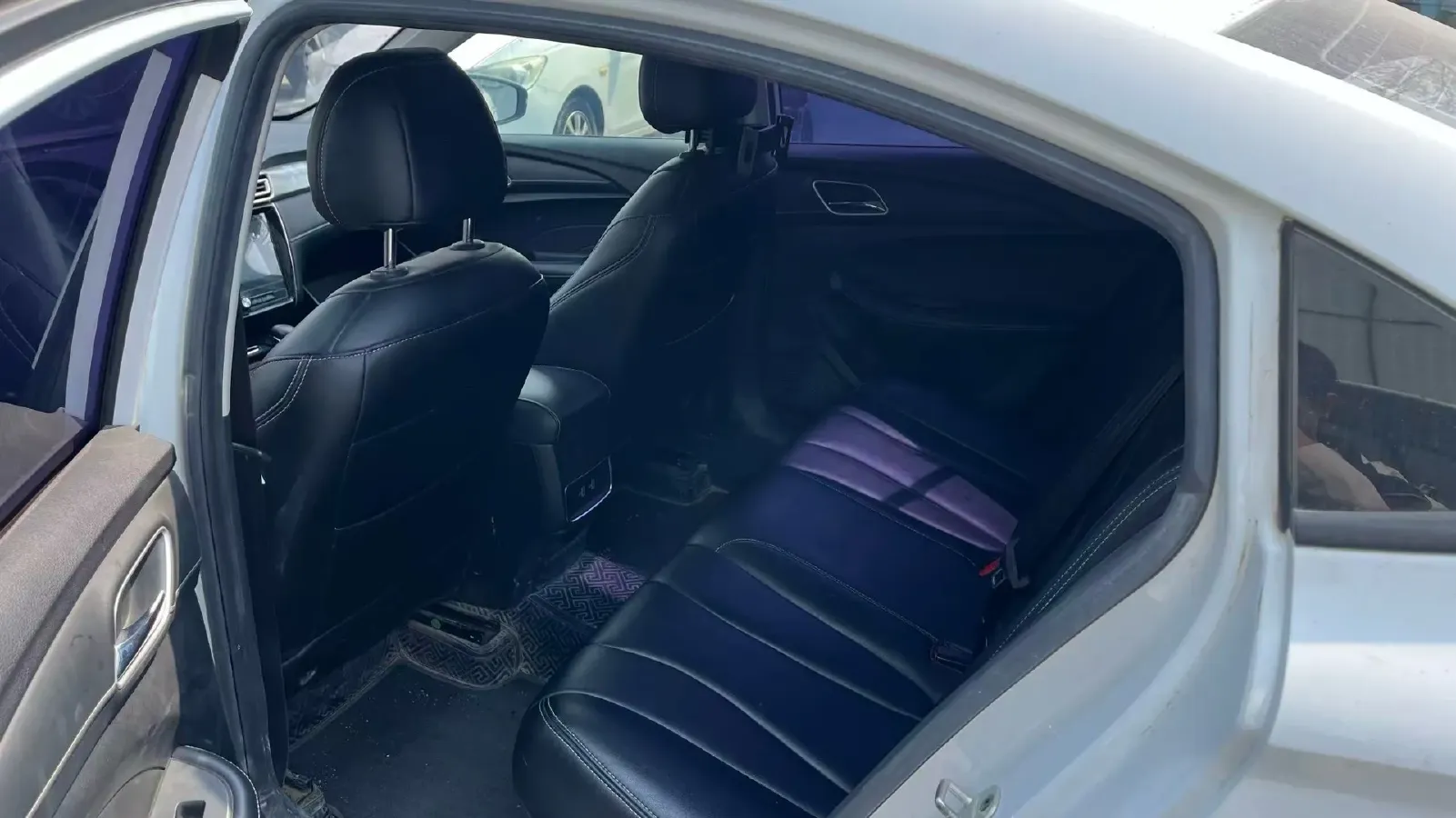 2020 Roewe i5 1.5L 120HP L4 CVT,autocango,china used car exporter,china ev exporter,chinese used car exporter,chinese used ev exporter