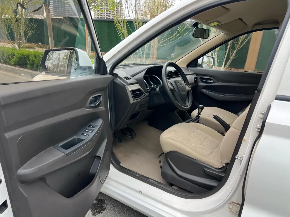 2019 WuLing HongGuang 1.5L 99HP L4 6MT,autocango,china used car exporter,china ev exporter,chinese used car exporter,chinese used ev exporter