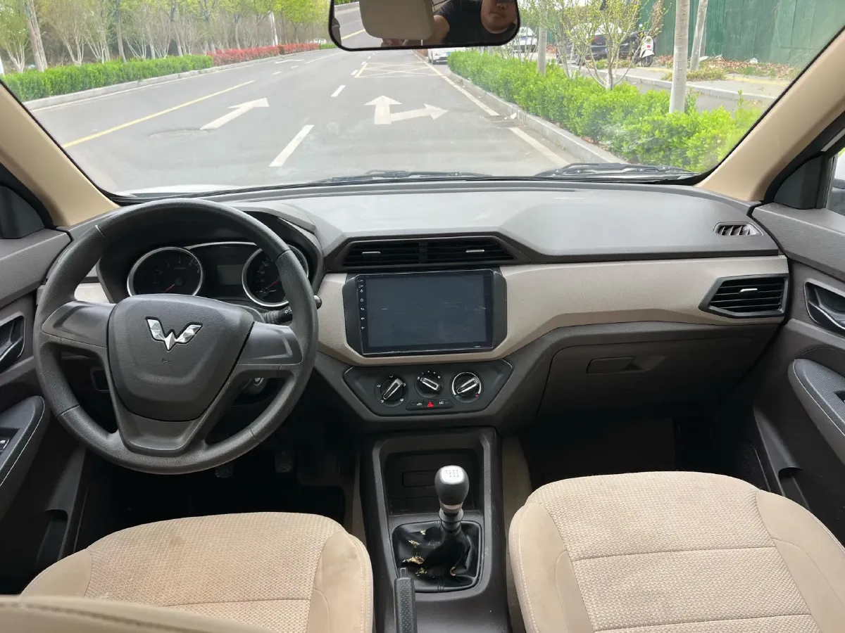 2019 WuLing HongGuang 1.5L 99HP L4 6MT,autocango,china used car exporter,china ev exporter,chinese used car exporter,chinese used ev exporter