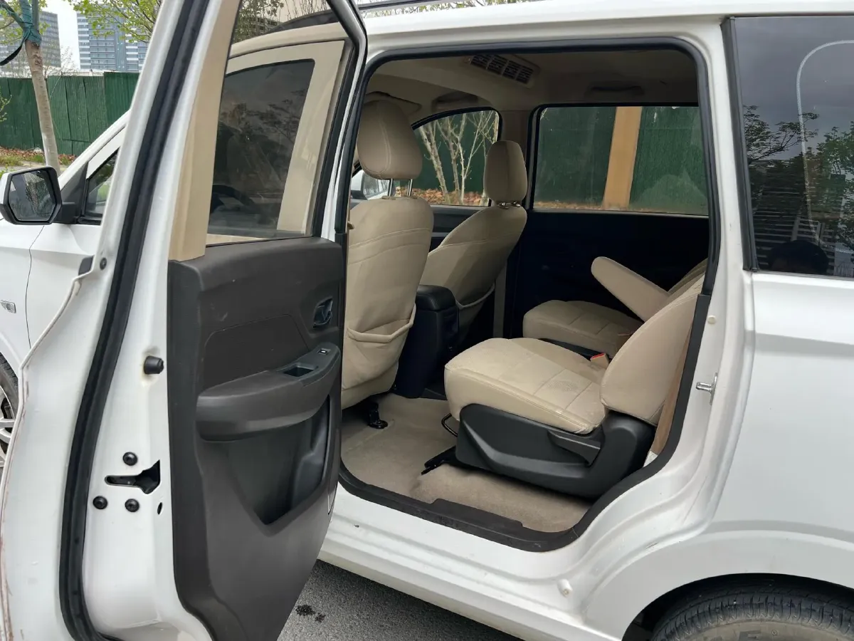 2019 WuLing HongGuang 1.5L 99HP L4 6MT,autocango,china used car exporter,china ev exporter,chinese used car exporter,chinese used ev exporter