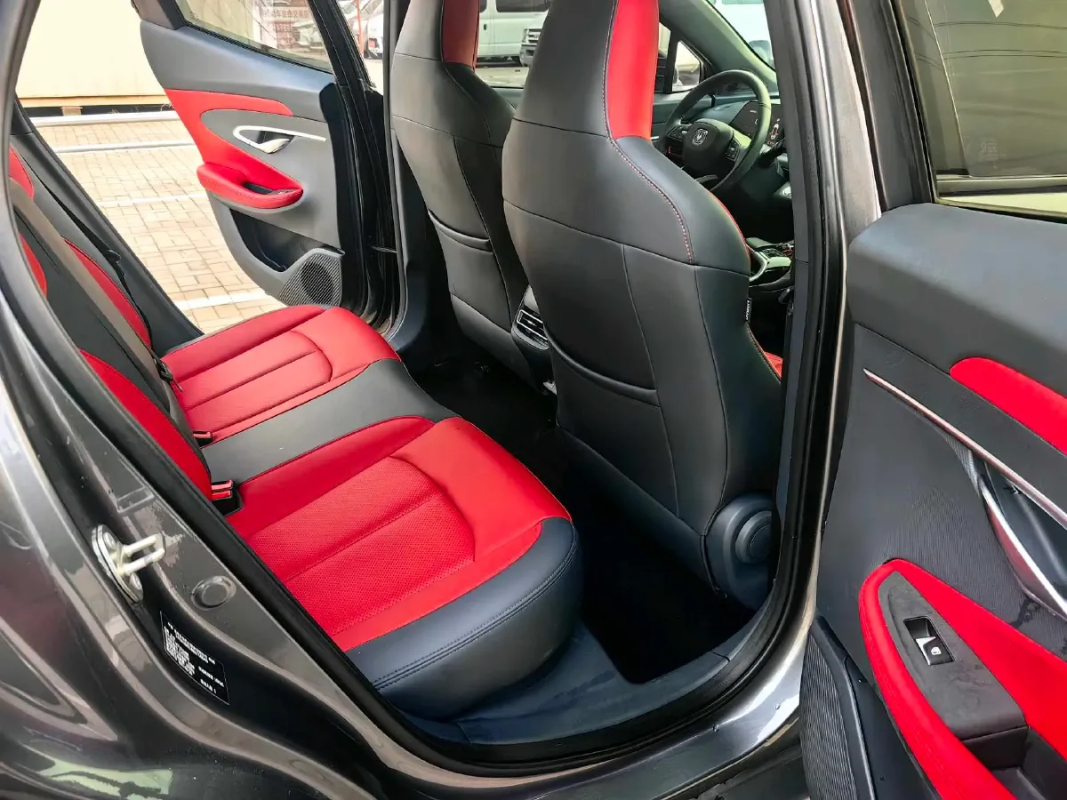 2020 ChangAn UNI-T 1.5T 180HP L4 7DCT,autocango,china used car exporter,china ev exporter,chinese used car exporter,chinese used ev exporter