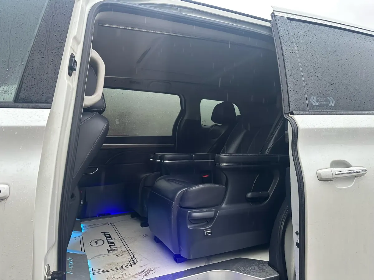 2021 GAC Trumpchi M8 2.0T 252HP L4 8AT,autocango,china used car exporter,china ev exporter,chinese used car exporter,chinese used ev exporter