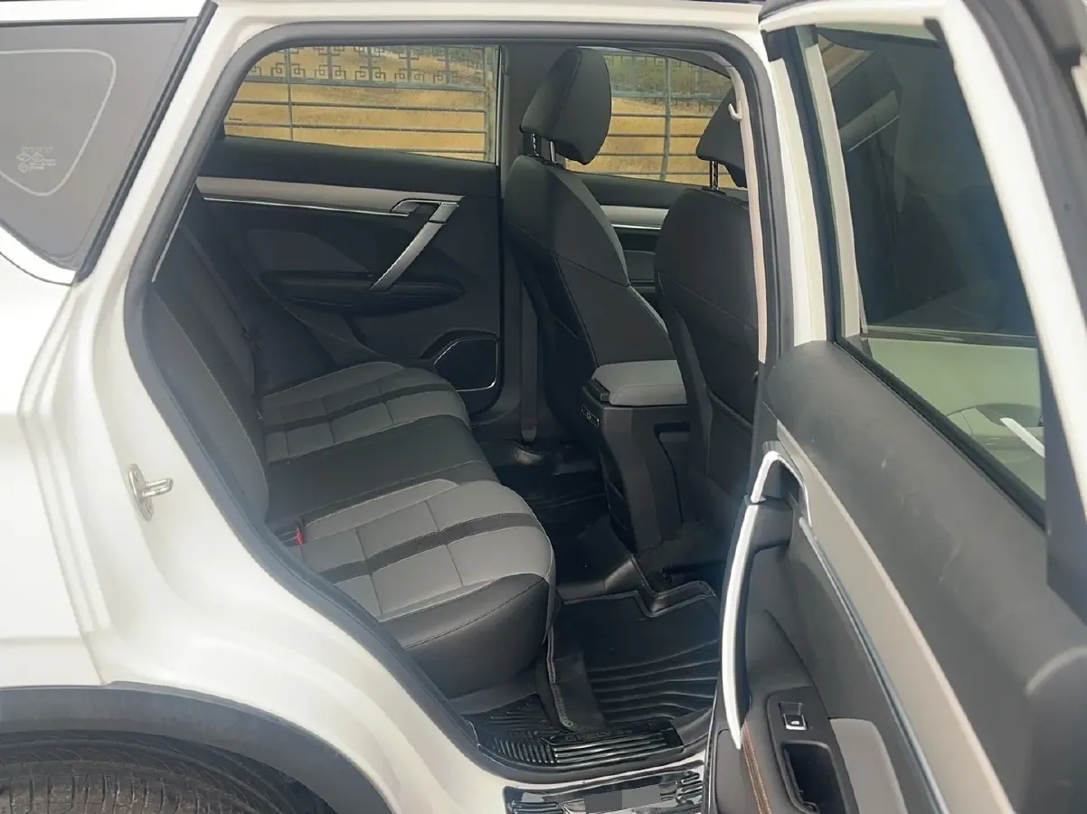 2023 Geely Coolray 1.5T 181HP L4 7DCT,autocango,china used car exporter,china ev exporter,chinese used car exporter,chinese used ev exporter