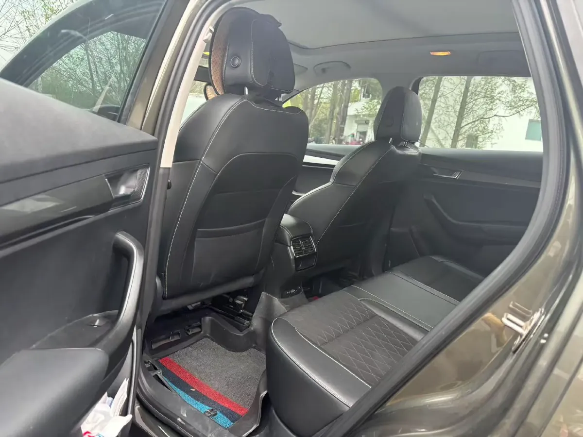 2020 Skoda Karoq 1.4T 150HP L4 7DCT,autocango,china used car exporter,china ev exporter,chinese used car exporter,chinese used ev exporter