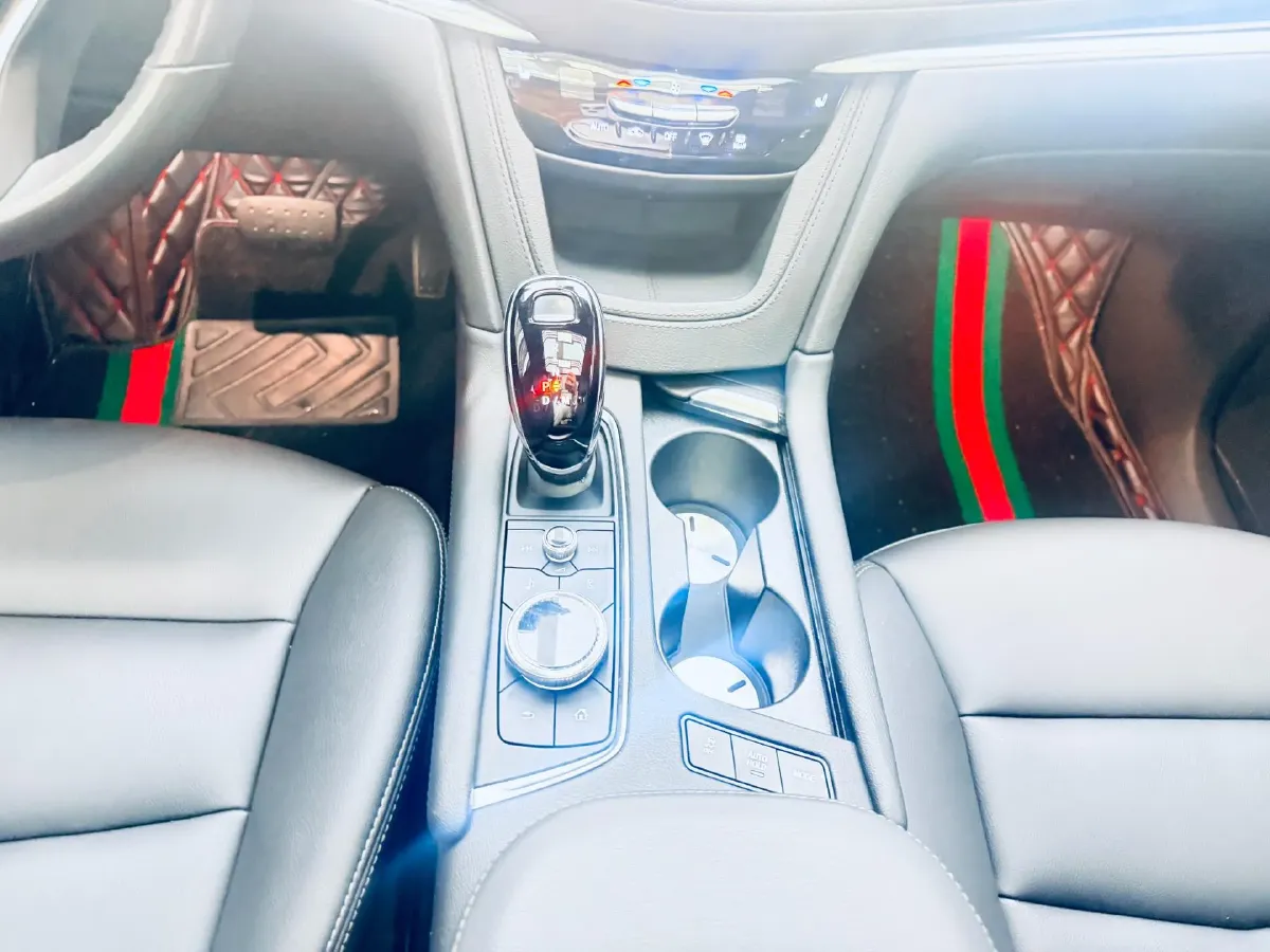 2022 Cadillac XT6 2.0T 237HP L4 9AT,autocango,china used car exporter,china ev exporter,chinese used car exporter,chinese used ev exporter