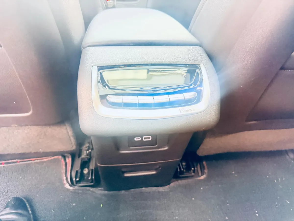 2022 Cadillac XT6 2.0T 237HP L4 9AT,autocango,china used car exporter,china ev exporter,chinese used car exporter,chinese used ev exporter