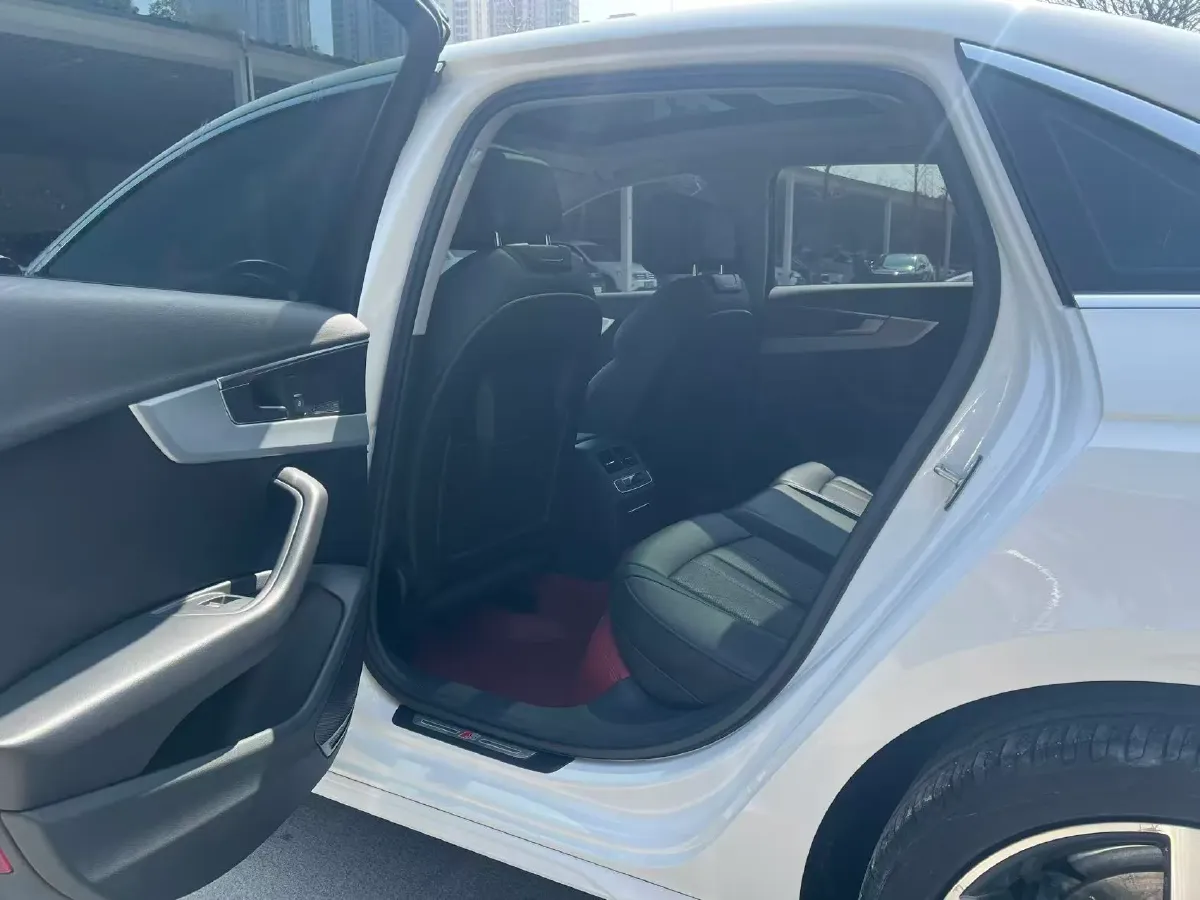 2020 Audi A4L 2.0T 190HP L4 7DCT,autocango,china used car exporter,china ev exporter,chinese used car exporter,chinese used ev exporter