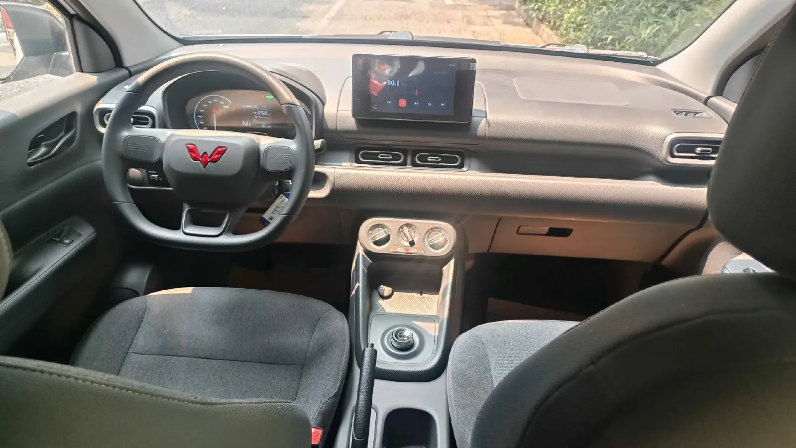 2024 WuLing HongGuang New Energy BEV 32.6KWH,autocango,china used car exporter,china ev exporter,chinese used car exporter,chinese used ev exporter