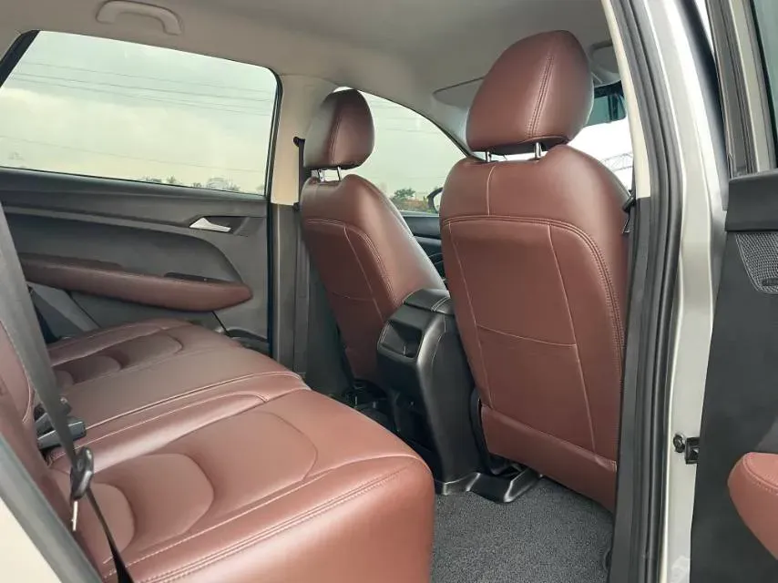 2018 BaoJun 530 1.5T 150HP L4 6MT,autocango,china used car exporter,china ev exporter,chinese used car exporter,chinese used ev exporter