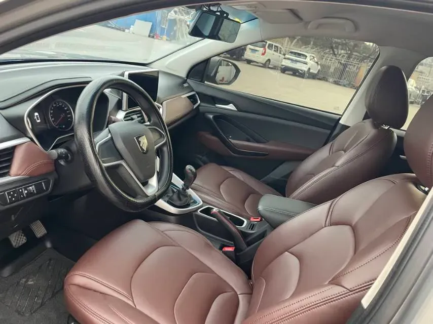 2018 BaoJun 530 1.5T 150HP L4 6MT,autocango,china used car exporter,china ev exporter,chinese used car exporter,chinese used ev exporter