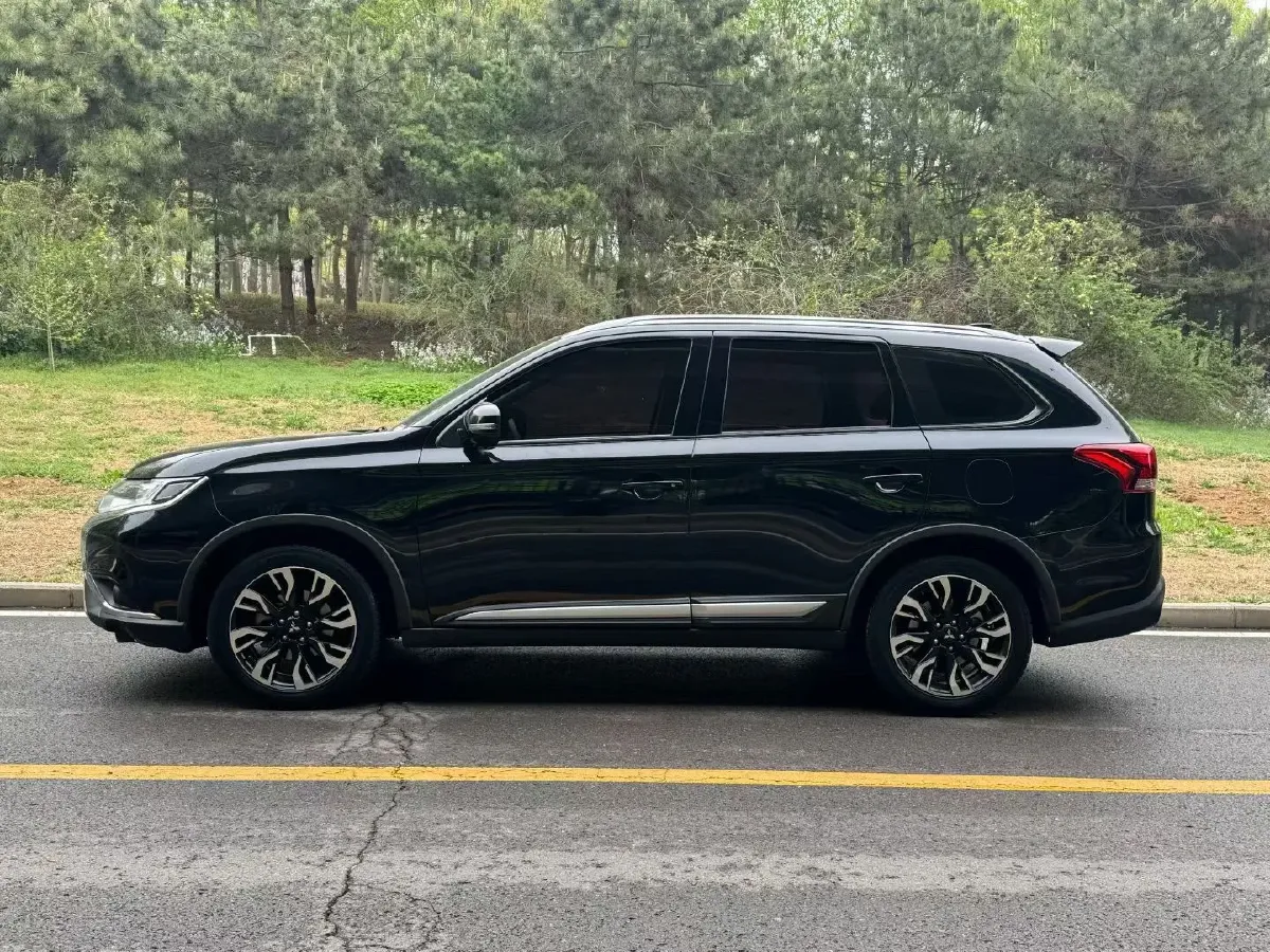 2020 Mitsubishi Outlander 2.0L 166HP L4 CVT,autocango,china used car exporter,china ev exporter,chinese used car exporter,chinese used ev exporter