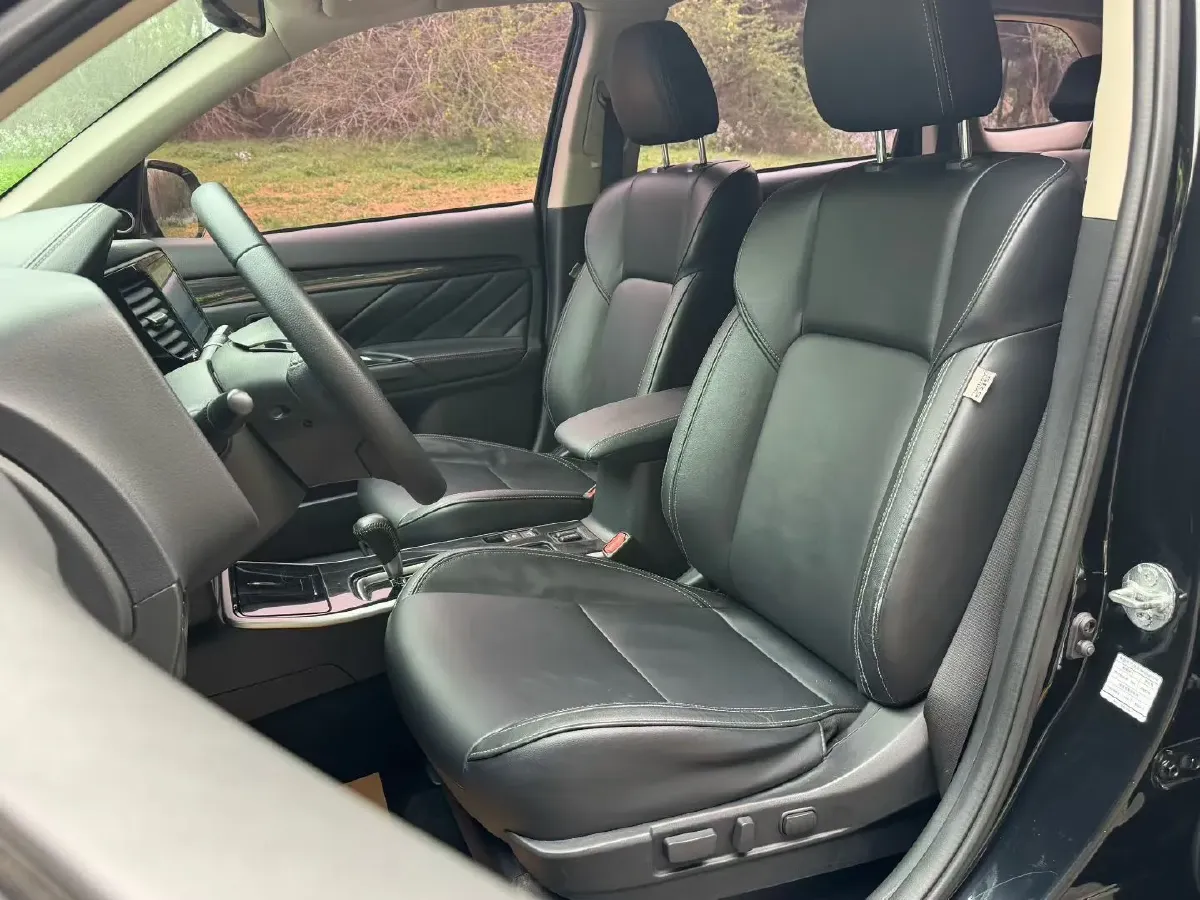 2020 Mitsubishi Outlander 2.0L 166HP L4 CVT,autocango,china used car exporter,china ev exporter,chinese used car exporter,chinese used ev exporter