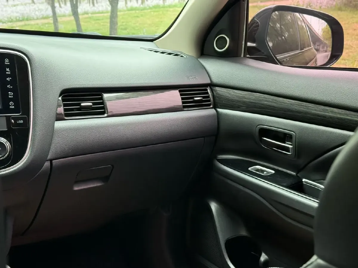 2020 Mitsubishi Outlander 2.0L 166HP L4 CVT,autocango,china used car exporter,china ev exporter,chinese used car exporter,chinese used ev exporter