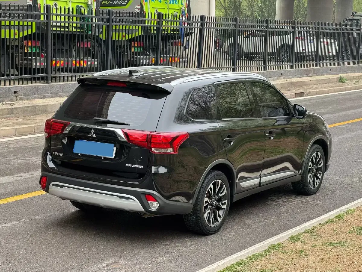 2020 Mitsubishi Outlander 2.0L 166HP L4 CVT,autocango,china used car exporter,china ev exporter,chinese used car exporter,chinese used ev exporter