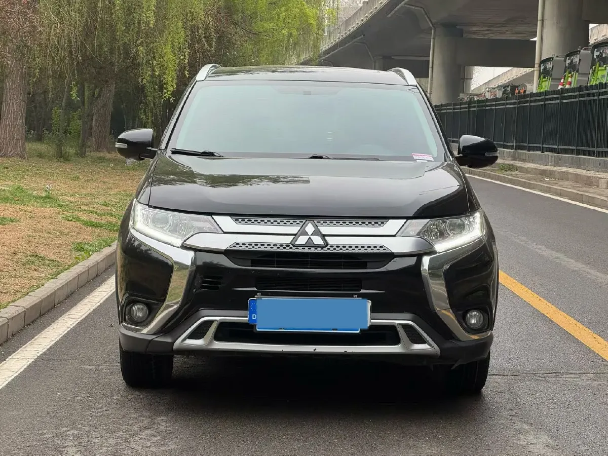2020 Mitsubishi Outlander 2.0L 166HP L4 CVT,autocango,china used car exporter,china ev exporter,chinese used car exporter,chinese used ev exporter