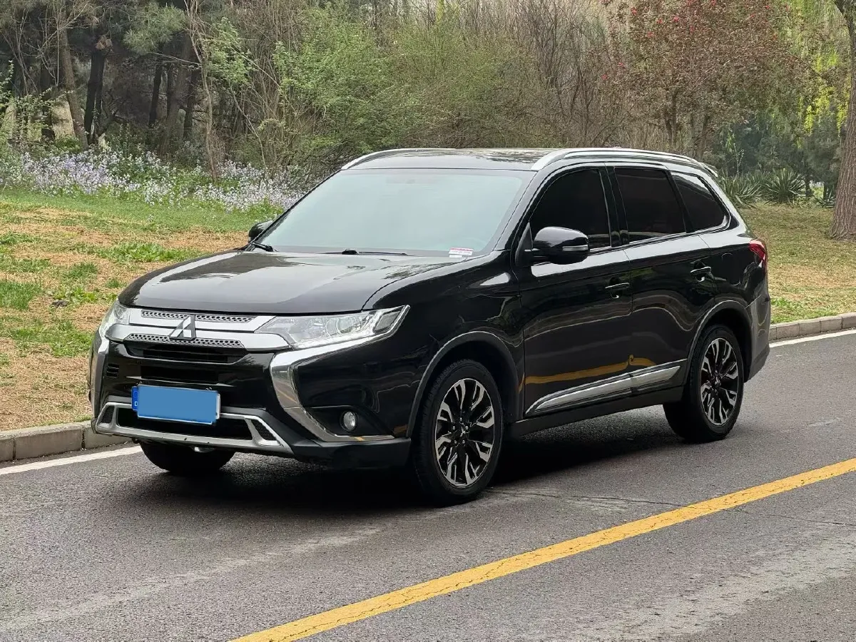 2020 Mitsubishi Outlander 2.0L 166HP L4 CVT,autocango,china used car exporter,china ev exporter,chinese used car exporter,chinese used ev exporter